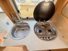 Achat Camping-car Profilé Occasion, lit sur soute, pour deux, moins de 7 m, la taille d'un fourgon, petit prix, Hymer Van 522, chez Vacances et loisirs, spécialiste du camping-car d'occasion à Roques, proche de Toulouse (31)