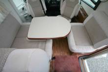 Chez Vacances et Loisirs, spécialiste du camping-car d'occasion, un nouveau camping-car intégral occasion, Lit central et de pavillon, un Autostar Passion I720 LC, à Roques proche de Toulouse (31)