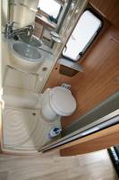 Achat Petit camping-car profilé d’occasion, lit central, 4 places, 4 couchages, Challenger Genesis 42, à Roques proche de Toulouse (31)