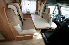 Vente Petit camping-car profilé d’occasion, lit central, 4 places, 4 couchages, Challenger Genesis 42, à Roques proche de Toulouse (31)