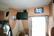 Achat Petit camping-car profilé d’occasion, lit central, 4 places, 4 couchages, Challenger Genesis 42, à Roques proche de Toulouse (31)