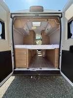 Vacances et Loisirs, le spécialiste du fourgon d'occasion en haute-garonne, présente un fourgon d' occasion, moins de 6 m, peu de kilomètres, le Mc Louis Menphys 3 S-Line privilège limited édition, à Roques proche de Toulouse (31)