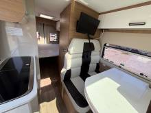 Vacances et Loisirs, le spécialiste du fourgon d'occasion en haute-garonne, présente un fourgon d' occasion, moins de 6 m, peu de kilomètres, le Mc Louis Menphys 3 S-Line privilège limited édition, à Roques proche de Toulouse (31)