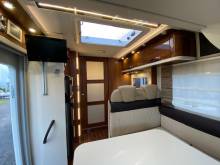 Achat Camping-car intégral occasion, lit de milieu, Mc Louis Nevis 880 G édition luxe, à Roques proche de Toulouse, Midi-Pyrénées