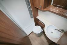 Un camping-car occasion profilé familial,u lit à la française, lit de pavillon, 5 places, Boîte automatique, Pilote P716 P,  chez Vacances et Loisirs à Roque proche de Toulouse (31)