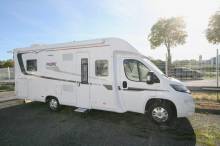 Camping-car profilé occasion lit central, lit de pavillon, grande soute, Pilote P746 C essentiel, à Roques près Toulouse (31)