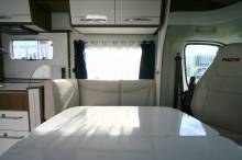 Camping-car profilé occasion lit central, lit de pavillon, grande soute, Pilote P746 C essentiel, à Roques près Toulouse (31)