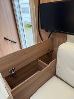 Achat Vacances et loisirs, un camping-car profilé occasion, Maxi-salon, salon en U, moins de 7 m, 4 places, un Pilote P 696 U Evidence, à Roques proche de Toulouse (31)