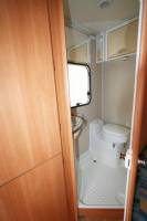 Vend Camping-car profilé occasion, les dimensions d'un fourgon aménagé, 2 couchages, Challenger Genesis 32, à Roques, proche de Toulouse (31)