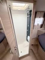 Vend Camping-car profilé occasion, Compact, moins de 7 m, 2,17 m de largeur, lit central, salon face à face, un Rapido C 86,  chez Vacances et Loisirs, à roques proche de Toulouse (31)