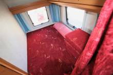 Achat Camping-car occasion capucine, 5 places, 6 couchages, lit à la française, compact, Vilamobil Athenia 332, à Roques, proche de Toulouse (31)