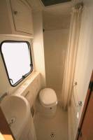 Vend Camping-car occasion capucine, 5 places, 6 couchages, lit à la française, compact, Vilamobil Athenia 332, à Roques, proche de Toulouse (31)